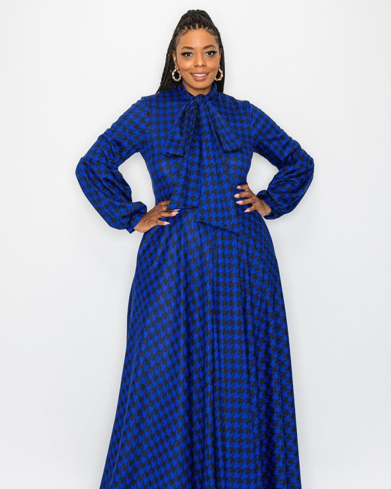 Front of a model wearing a size 1X Houndstooth Bella Donna Dress in Royal/Black by L I V D. | dia_product_style_image_id:240950